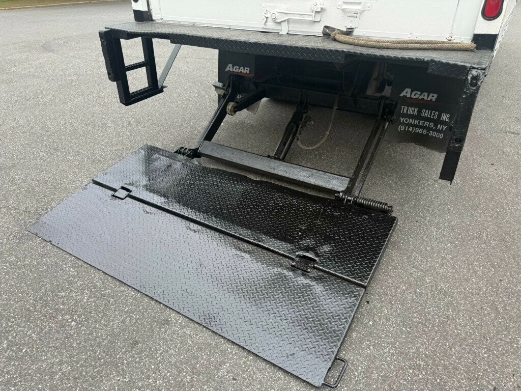 2008 Isuzu NRR 16 FOOT BOX TRUCK WITH LIFTGATE / SIDE DOOR FINANCING AVAILABLE - 22846774 - 27