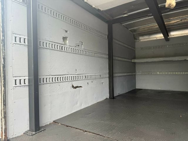 2008 Isuzu NRR 16 FOOT BOX TRUCK WITH LIFTGATE / SIDE DOOR FINANCING AVAILABLE - 22846774 - 29