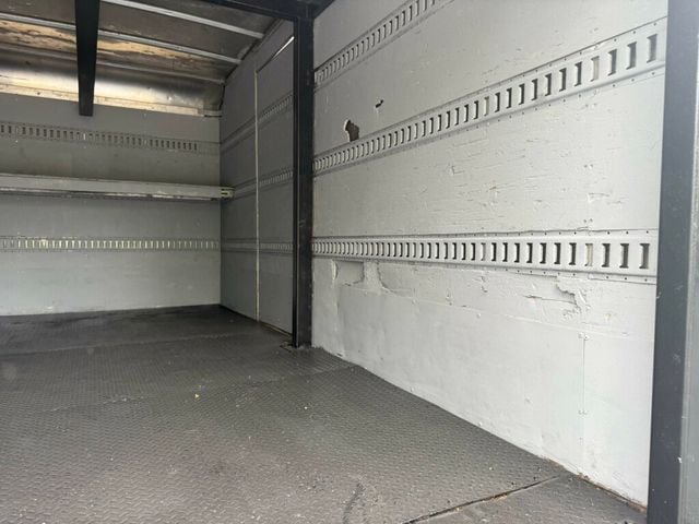 2008 Isuzu NRR 16 FOOT BOX TRUCK WITH LIFTGATE / SIDE DOOR FINANCING AVAILABLE - 22846774 - 30