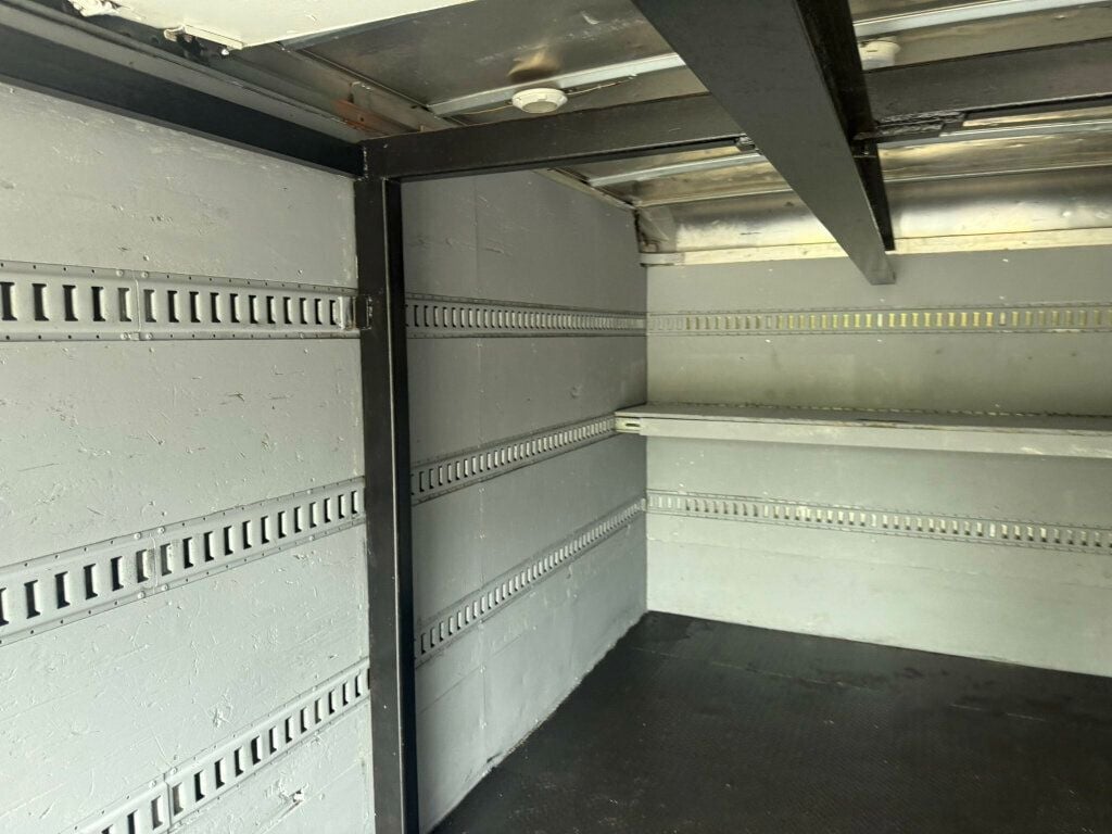 2008 Isuzu NRR 16 FOOT BOX TRUCK WITH LIFTGATE / SIDE DOOR FINANCING AVAILABLE - 22846774 - 31