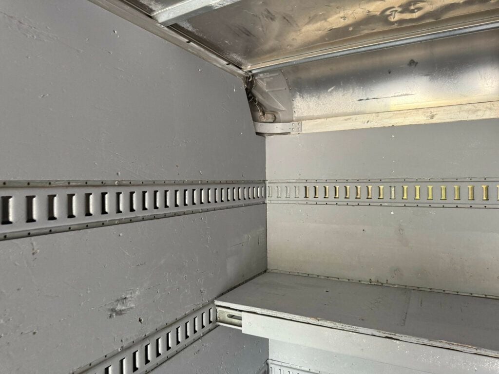 2008 Isuzu NRR 16 FOOT BOX TRUCK WITH LIFTGATE / SIDE DOOR FINANCING AVAILABLE - 22846774 - 33