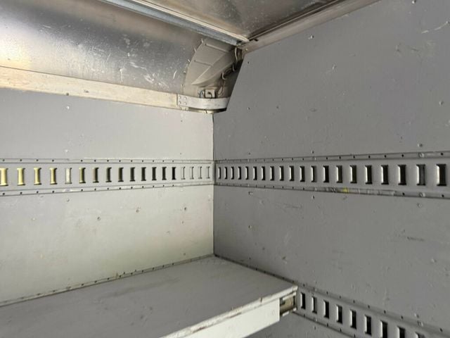 2008 Isuzu NRR 16 FOOT BOX TRUCK WITH LIFTGATE / SIDE DOOR FINANCING AVAILABLE - 22846774 - 34