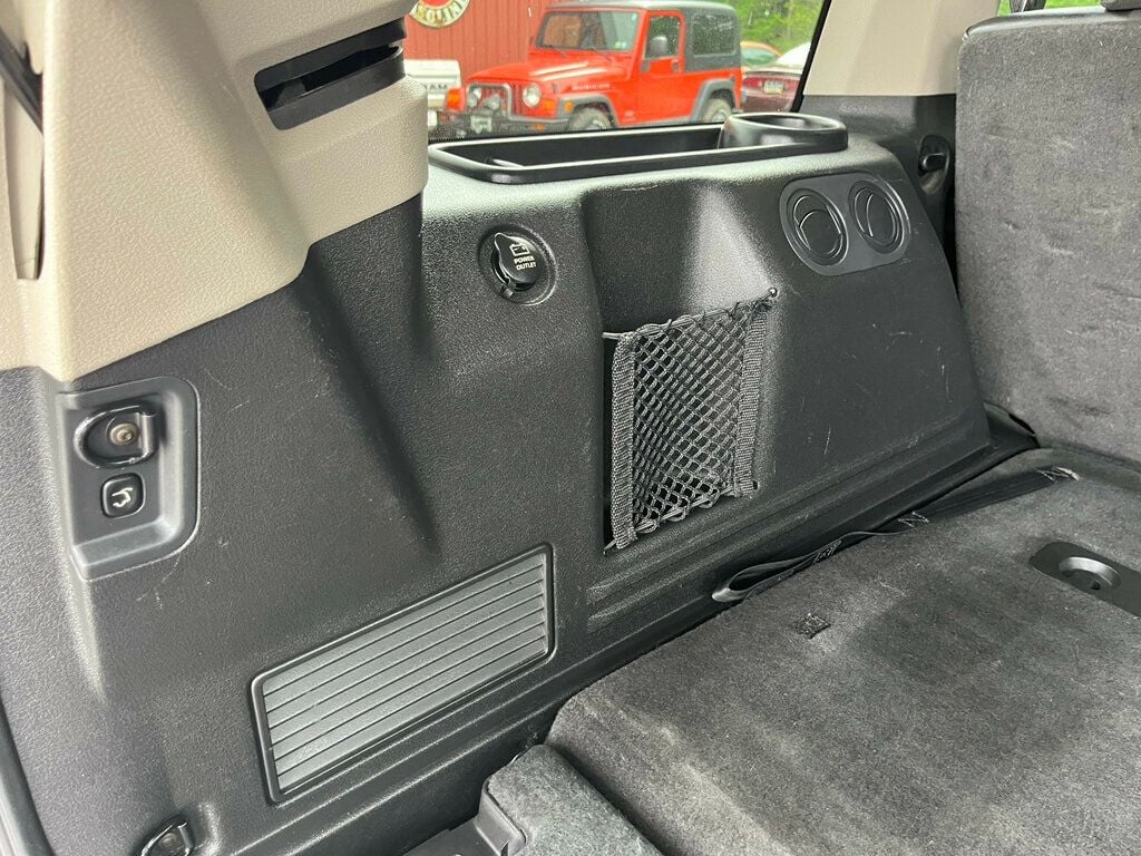 2008 Jeep Commander Classic Lifted Hemi 4x4 Limited 3rd row seat - 23030126 - 20