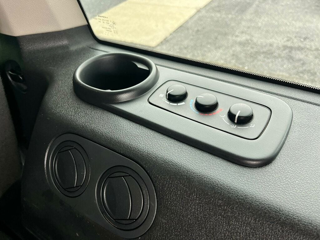 2008 Jeep Commander Classic Lifted Hemi 4x4 Limited 3rd row seat - 23030126 - 24