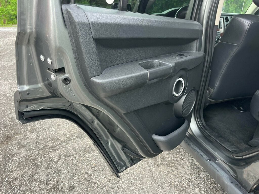 2008 Jeep Commander Classic Lifted Hemi 4x4 Limited 3rd row seat - 23030126 - 31