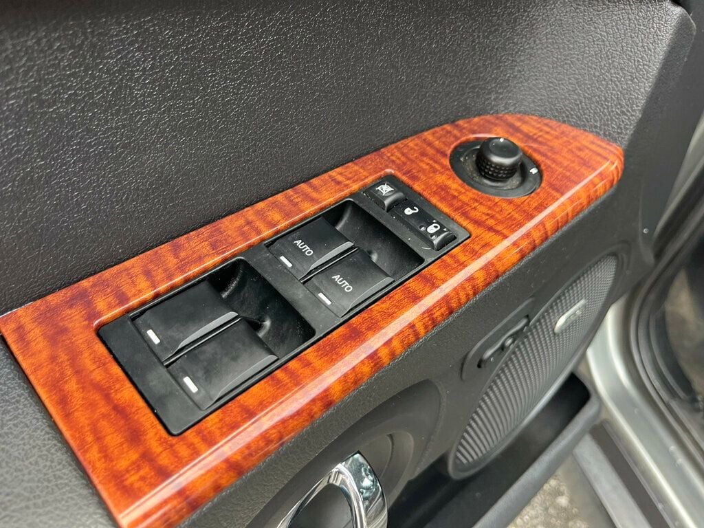 2008 Jeep Commander Classic Lifted Hemi 4x4 Limited 3rd row seat - 23030126 - 36