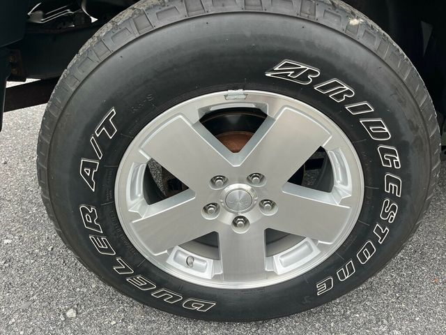 2008 Jeep Wrangler 2 Door Hard Top Automatic Sahara 4x4 - 23047419 - 13