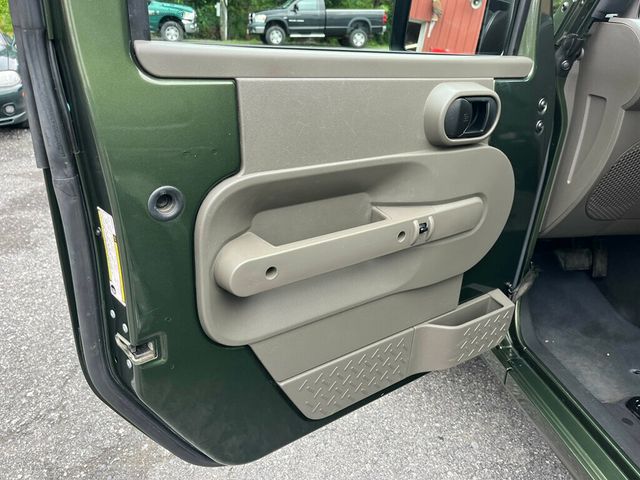 2008 Jeep Wrangler 2 Door Hard Top Automatic Sahara 4x4 - 23047419 - 18