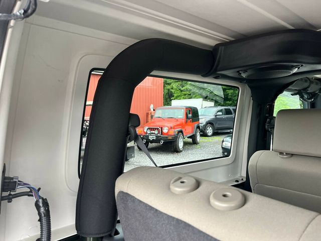 2008 Jeep Wrangler 2 Door Hard Top Automatic Sahara 4x4 - 23047419 - 33