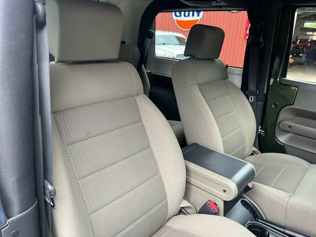 2008 Jeep Wrangler 2 Door Hard Top Automatic Sahara 4x4 - 23047419 - 38