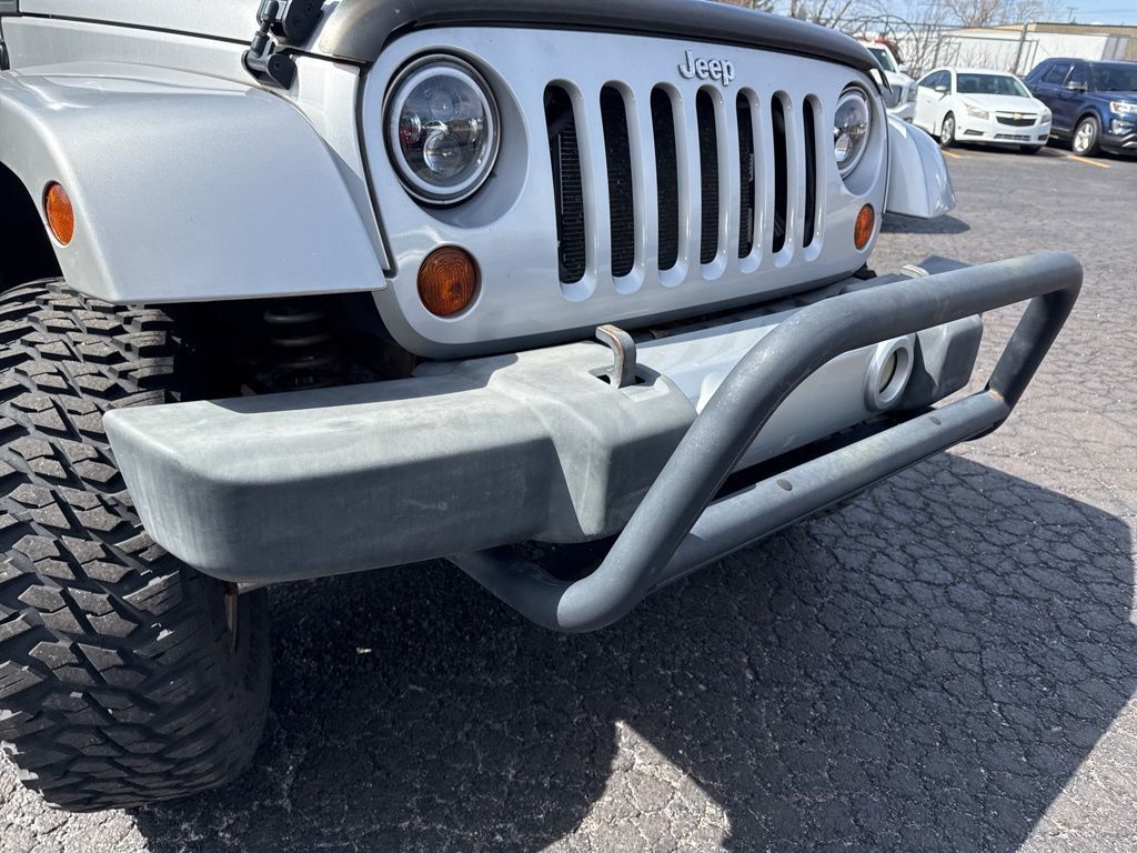 2008 Jeep Wrangler 4WD 2dr Sahara - 23005392 - 10