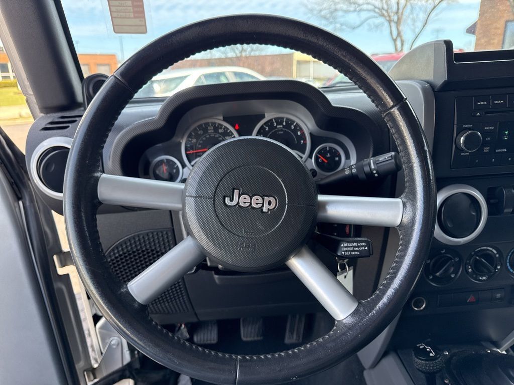 2008 Jeep Wrangler 4WD 2dr Sahara - 23005392 - 12