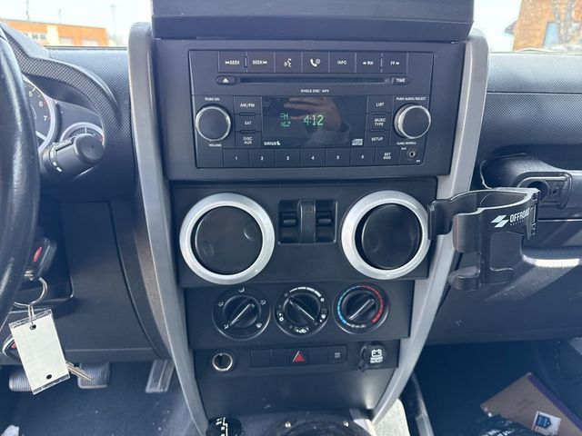 2008 Jeep Wrangler 4WD 2dr Sahara - 23005392 - 14