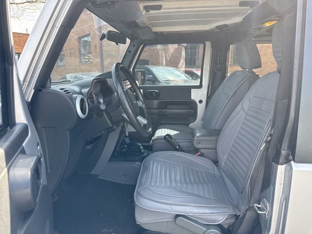 2008 Jeep Wrangler 4WD 2dr Sahara - 23005392 - 16