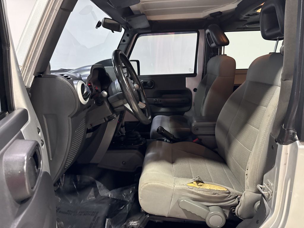 2008 Jeep Wrangler 4WD 2dr Sahara - 23005392 - 18