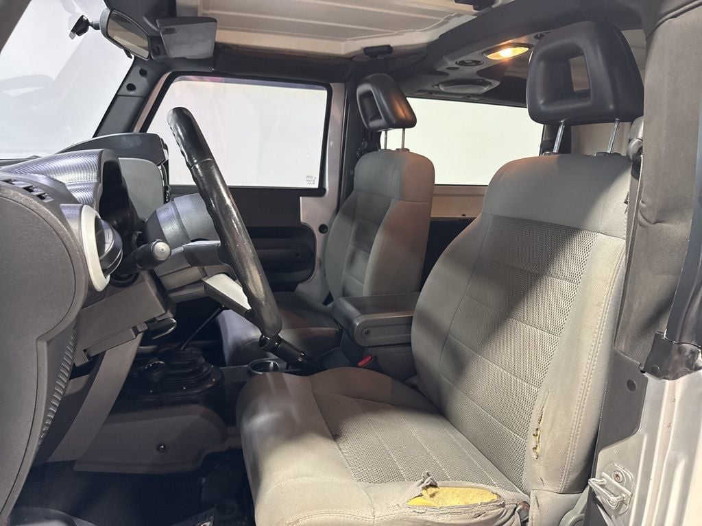 2008 Jeep Wrangler 4WD 2dr Sahara - 23005392 - 19