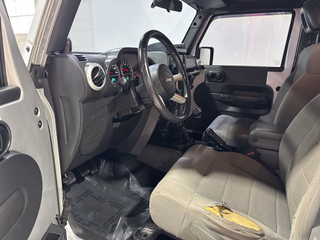 2008 Jeep Wrangler 4WD 2dr Sahara - 23005392 - 20