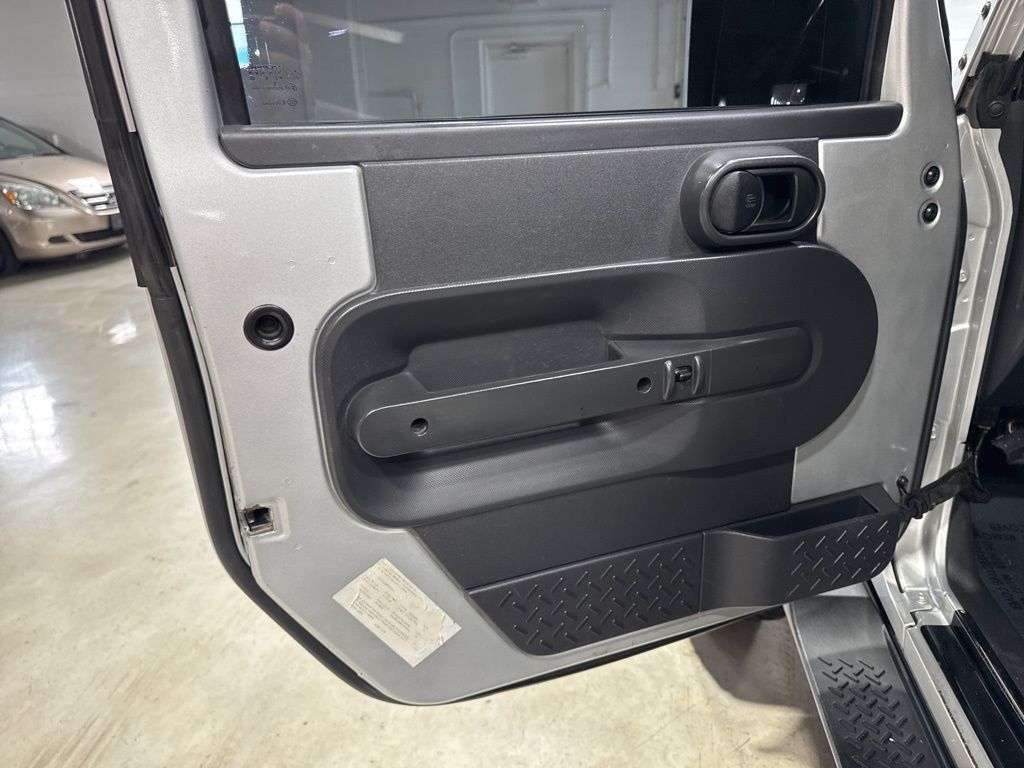 2008 Jeep Wrangler 4WD 2dr Sahara - 23005392 - 22