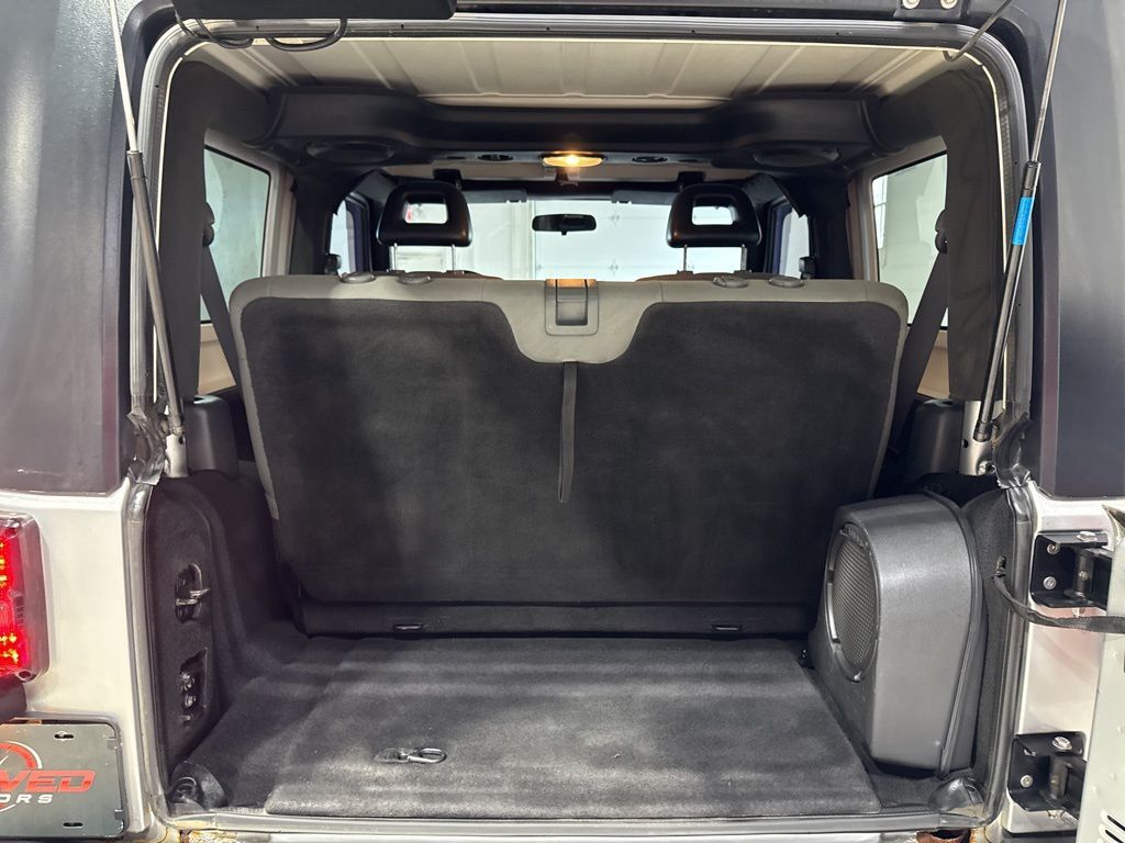 2008 Jeep Wrangler 4WD 2dr Sahara - 23005392 - 23