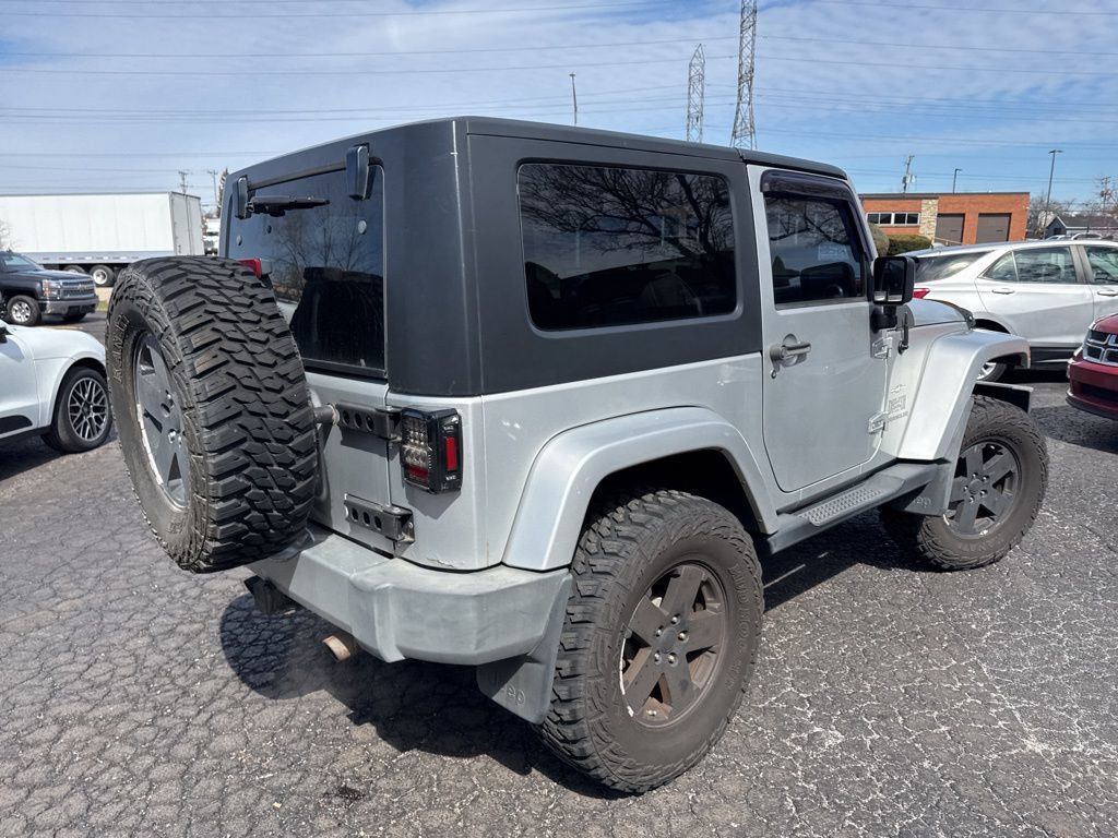 2008 Jeep Wrangler 4WD 2dr Sahara - 23005392 - 7