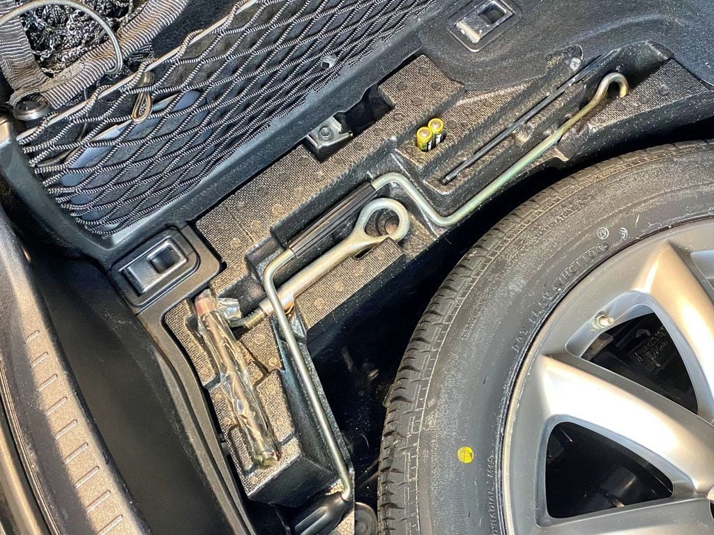 2008 Lexus LS 600h L New hybrid battery / Executive rear seat and DVD  - 23010966 - 79