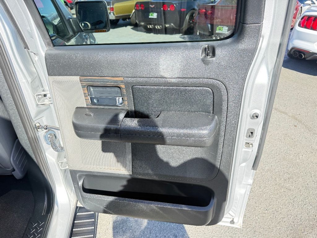 2008 Lincoln Mark LT - 22927161 - 17
