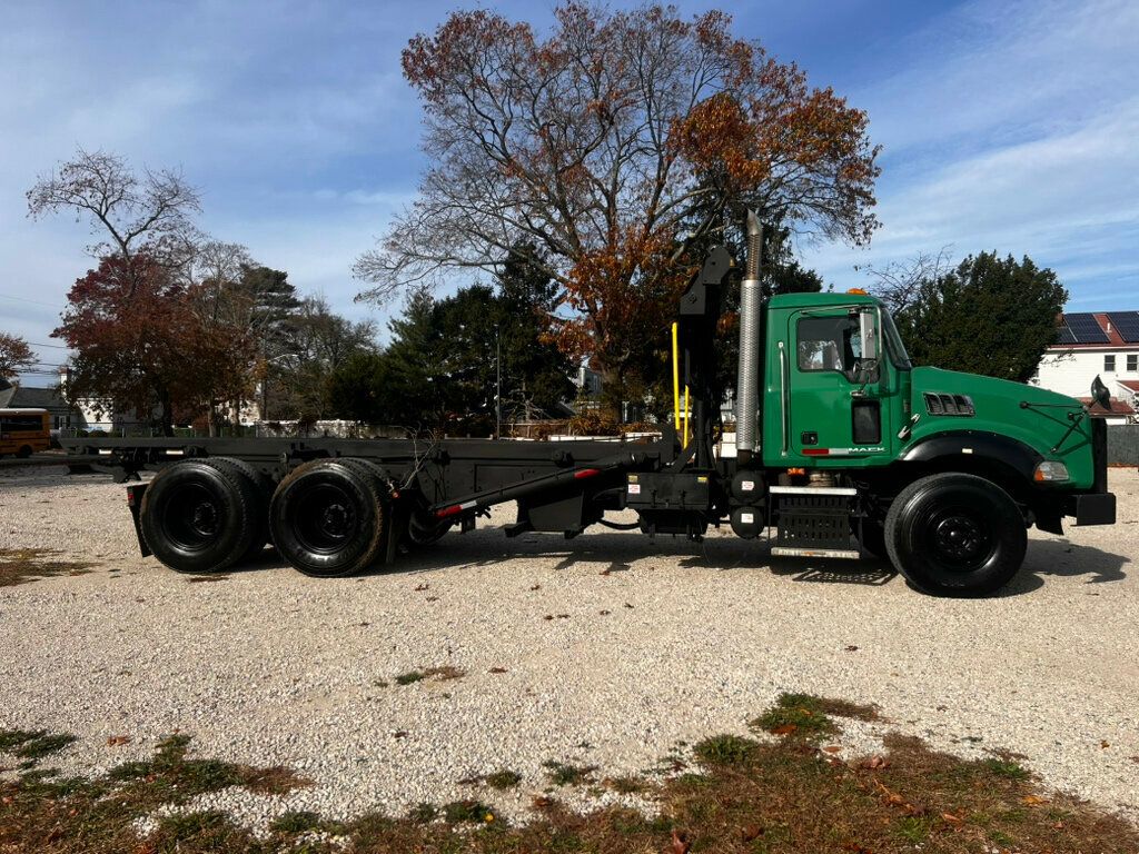 2008 Mack GU-800 ROLL OFF CONTAINER TRUCK TANDEM AXLE 53,000 ORIGINAL MILES - 20220634 - 0