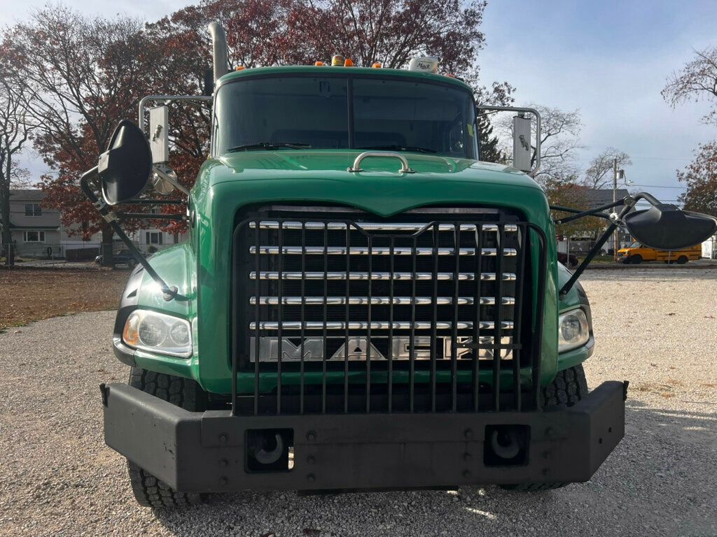 2008 Mack GU-800 ROLL OFF CONTAINER TRUCK TANDEM AXLE 53,000 ORIGINAL MILES - 20220634 - 2