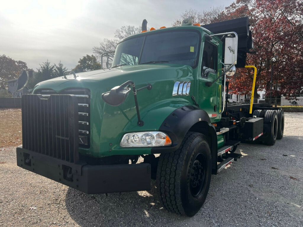 2008 Mack GU-800 ROLL OFF CONTAINER TRUCK TANDEM AXLE 53,000 ORIGINAL MILES - 20220634 - 3