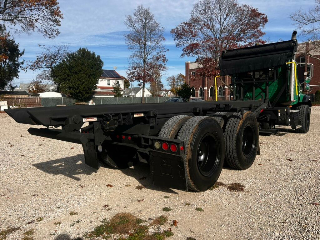 2008 Mack GU-800 ROLL OFF CONTAINER TRUCK TANDEM AXLE 53,000 ORIGINAL MILES - 20220634 - 4