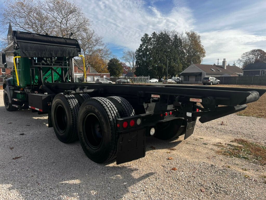 2008 Mack GU-800 ROLL OFF CONTAINER TRUCK TANDEM AXLE 53,000 ORIGINAL MILES - 20220634 - 6