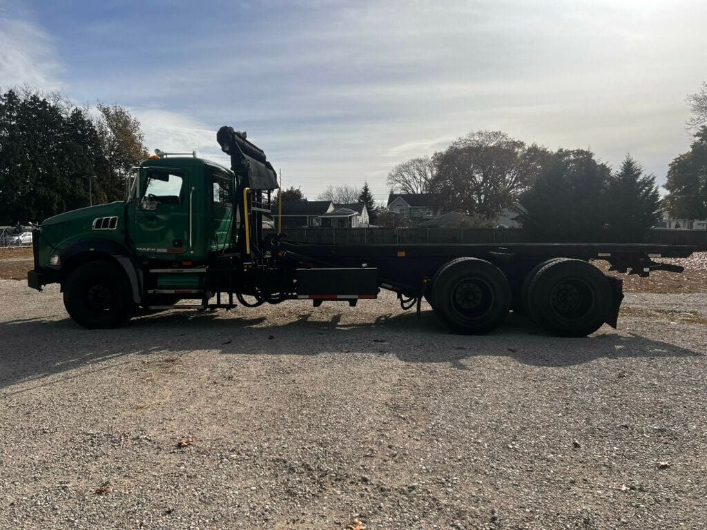 2008 Mack GU-800 ROLL OFF CONTAINER TRUCK TANDEM AXLE 53,000 ORIGINAL MILES - 20220634 - 7