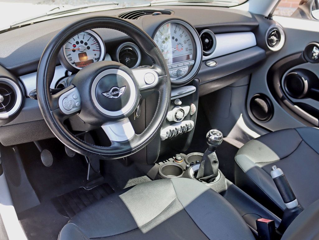 2008 MINI Cooper Hardtop 2 Door Cold Weather / Panoramic Roof - 23050104 - 10