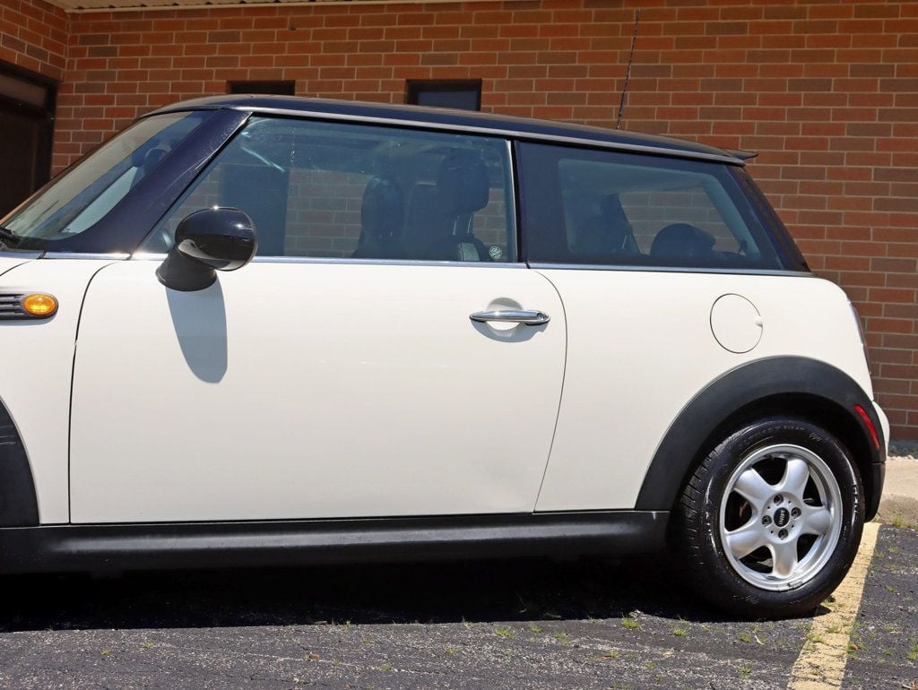 2008 MINI Cooper Hardtop 2 Door Cold Weather / Panoramic Roof - 23050104 - 1