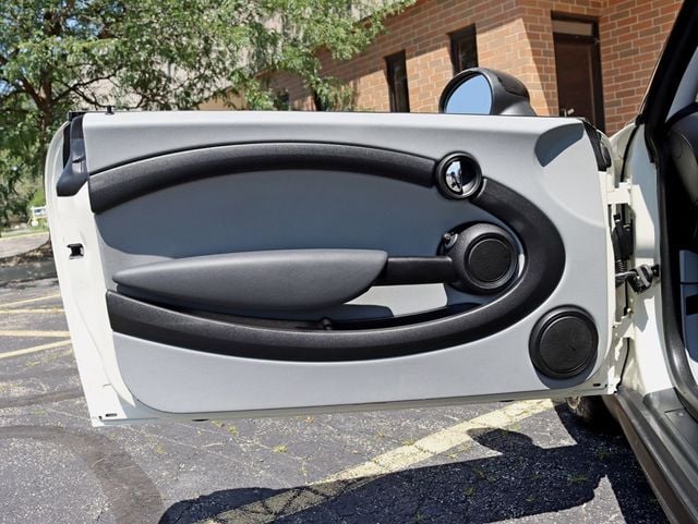 2008 MINI Cooper Hardtop 2 Door Cold Weather / Panoramic Roof - 23050104 - 19