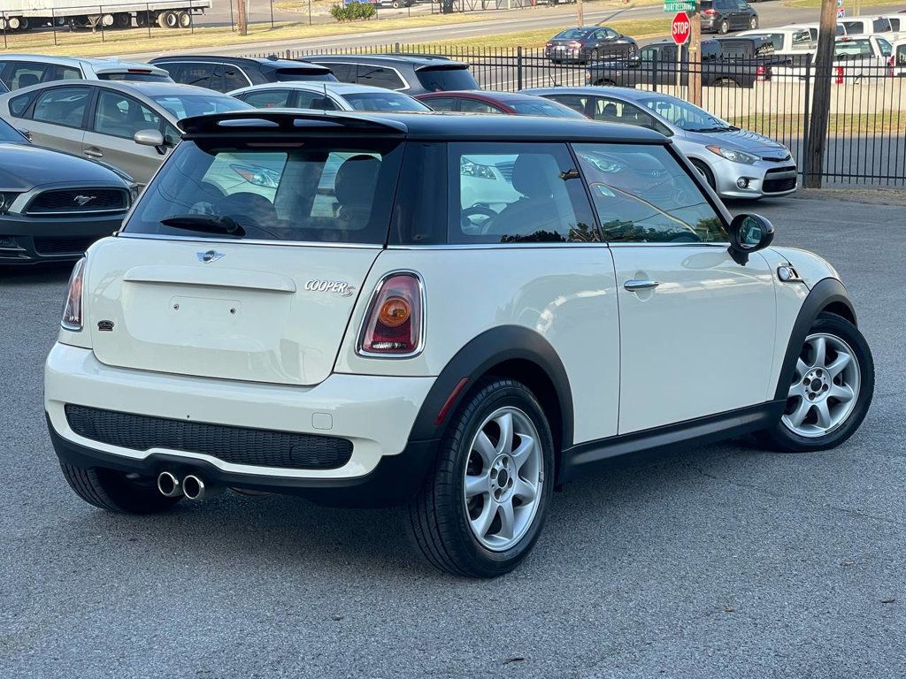 2008 Mini Cooper S Hardtop 2 Door photo 2