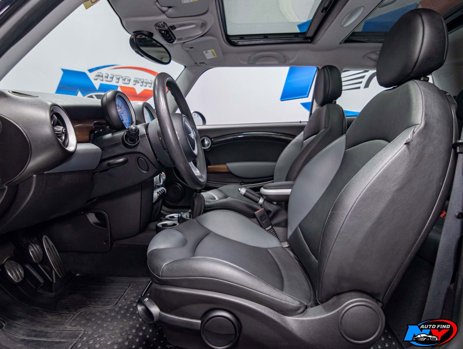 2008 Mini Cooper Hardtop 2 Door Coupe photo 2