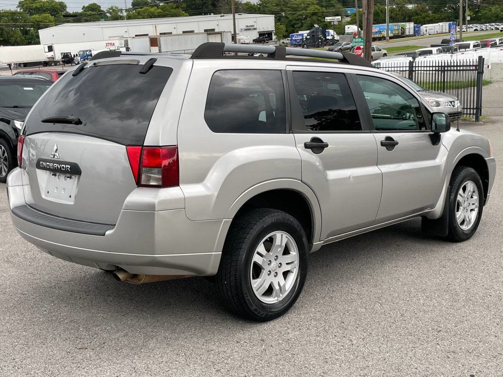 2008 Mitsubishi Endeavor LS photo 5