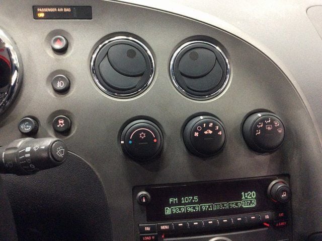 2008 Pontiac Solstice 2dr Convertible - 22965689 - 16