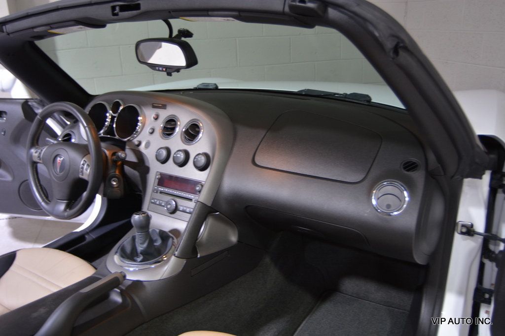 2008 Pontiac Solstice 2dr Convertible - 22902724 - 15