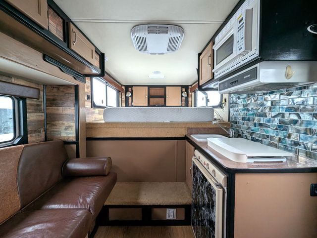 2008 Shadow 3 Horse Slant 7'6 Living Quarters with Slide  - 23033138 - 8