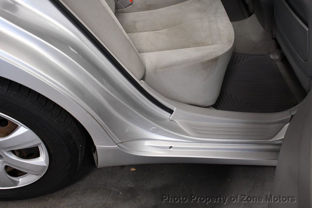 2008 Toyota Camry LE photo 15