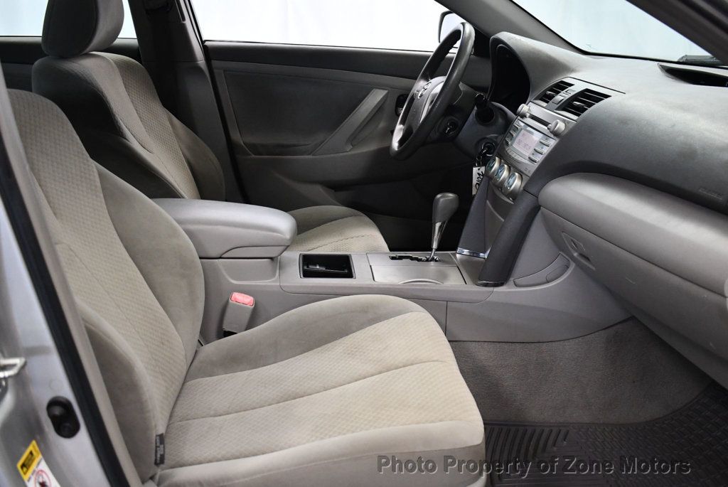 2008 Toyota Camry LE photo 16