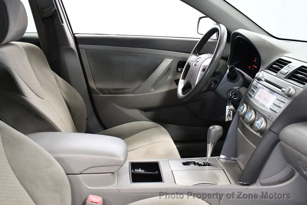 2008 Toyota Camry LE photo 17