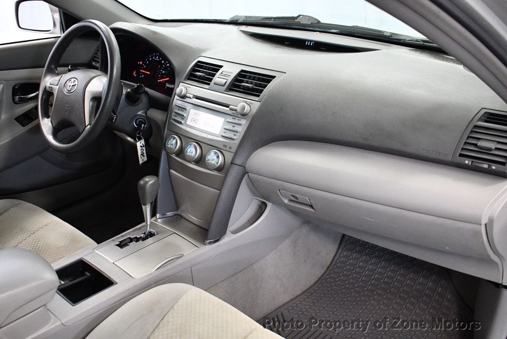 2008 Toyota Camry LE photo 18