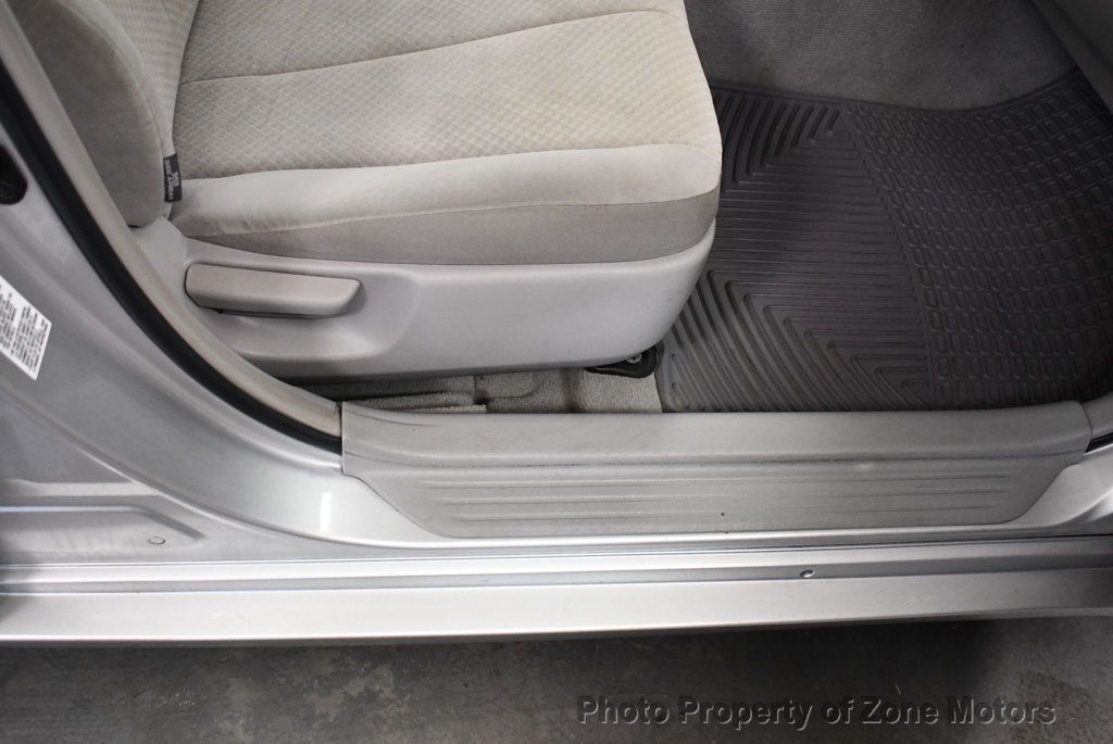 2008 Toyota Camry LE photo 19