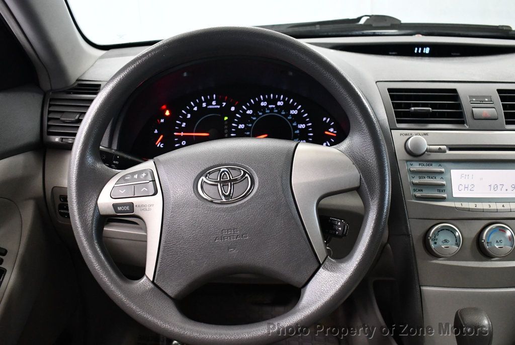 2008 Toyota Camry LE photo 22