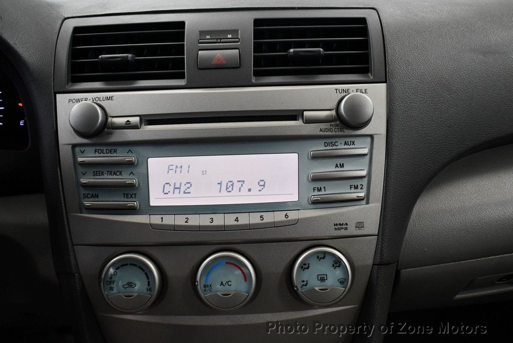 2008 Toyota Camry LE photo 25