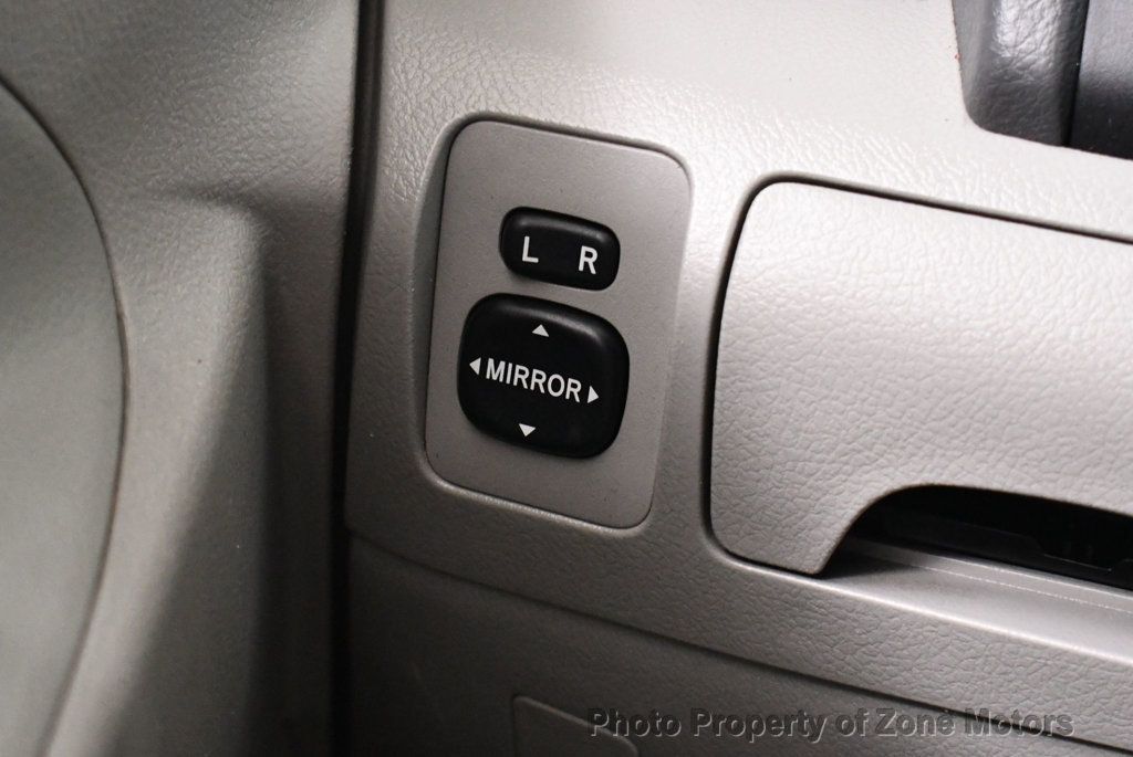 2008 Toyota Camry LE photo 26