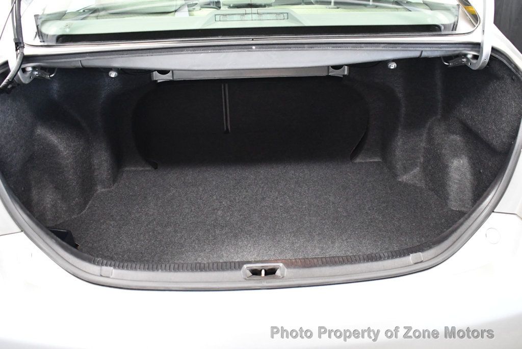 2008 Toyota Camry LE photo 30